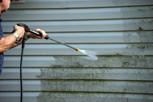 Cost of Vinyl Siding Power Washing in Greeley